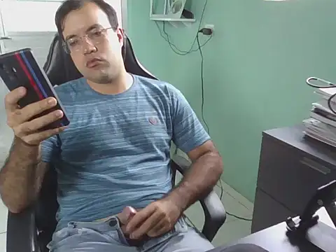 Snapshot of Silvakkfitk chatting on 02-21-26, 10:28 Silvakkfitk online show from 02-21-26, 10:28