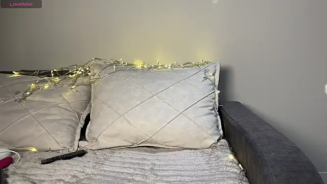 tinyholess online show from 02-05-26, 04:03