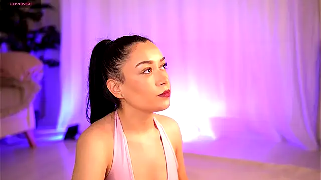 LaraCullen online show from 12-22-25, 07:47