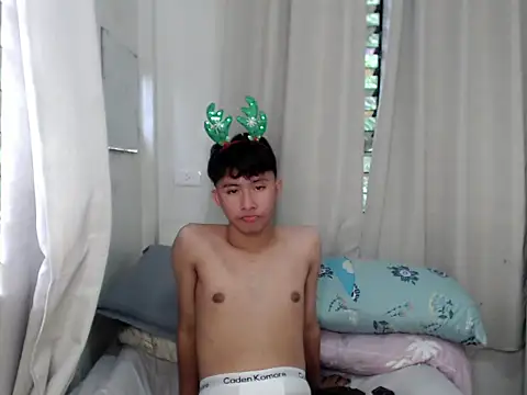 asiantwink0000 online show from 12-17-25, 07:13