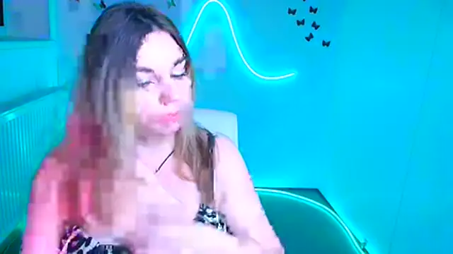 Snapshot of Amanda_Swannn chatting on 12-21-25, 06:48 Amanda Swannn online show from 12-21-25, 06:48