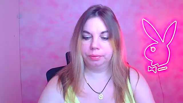 Snapshot of Amanda_Swannn chatting on 12-17-25, 06:51 Amanda Swannn online show from 12-17-25, 06:51