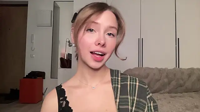 Snapshot of girlfromblushland chatting on 01-08-26, 12:05 girlfromblushland online show from 01-08-26, 12:05