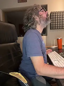 Snapshot of maxxporong chatting on 12-20-25, 03:26 maxxporong online show from 12-20-25, 03:26