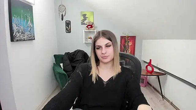 Snapshot of SarahOwenn chatting on 01-09-26, 12:01 SarahOwenn online show from 01-09-26, 12:01