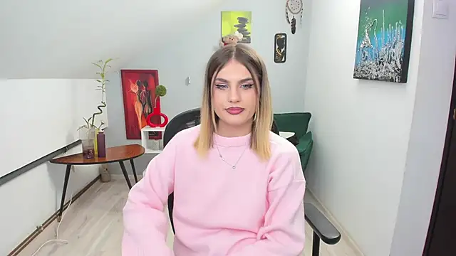 Snapshot of SarahOwenn chatting on 12-02-25, 01:35 SarahOwenn online show from 12-02-25, 01:35