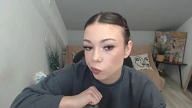 Snapshot of MayaWill chatting on 12-03-25, 12:37 MayaWill online show from 12-03-25, 12:37