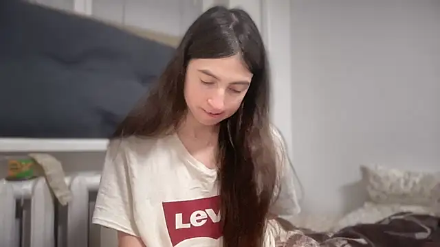 Snapshot of Aphr0ditee chatting on 02-22-26, 04:08 Aphr0ditee online show from 02-22-26, 04:08