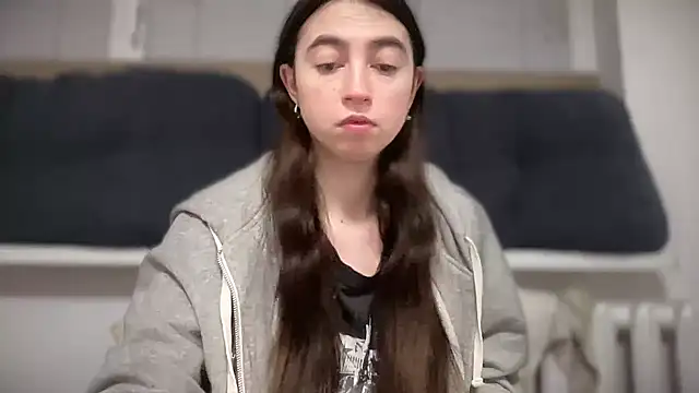 Snapshot of Aphr0ditee chatting on 01-19-26, 04:33 Aphr0ditee online show from 01-19-26, 04:33