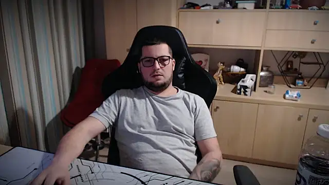 kevinnlovelly online show from 12-22-25, 04:51