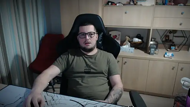 kevinnlovelly online show from 12-16-25, 02:32