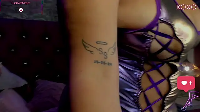 Snapshot of MoliBunny chatting on 02-10-26, 06:12 MoliBunny online show from 02-10-26, 06:12