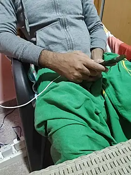 Snapshot of smgrtamil chatting on 01-12-26, 10:47 smgrtamil online show from 01-12-26, 10:47