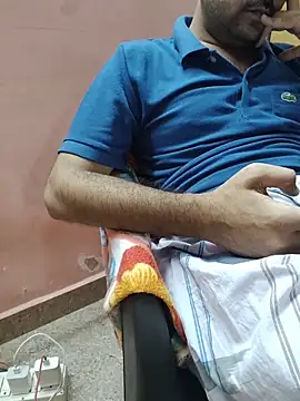 Snapshot of smgrtamil chatting on 12-17-25, 04:01 smgrtamil online show from 12-17-25, 04:01