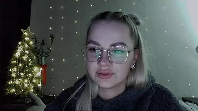 Snapshot of Whitehex666 chatting on 12-22-25, 05:13 Whitehex666 online show from 12-22-25, 05:13