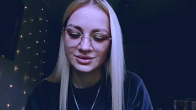 Snapshot of Whitehex666 chatting on 01-08-26, 10:43 Whitehex666 online show from 01-08-26, 10:43