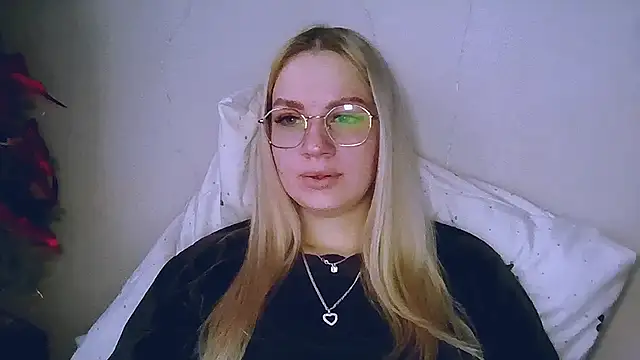 Snapshot of Whitehex666 chatting on 01-11-26, 08:10 Whitehex666 online show from 01-11-26, 08:10