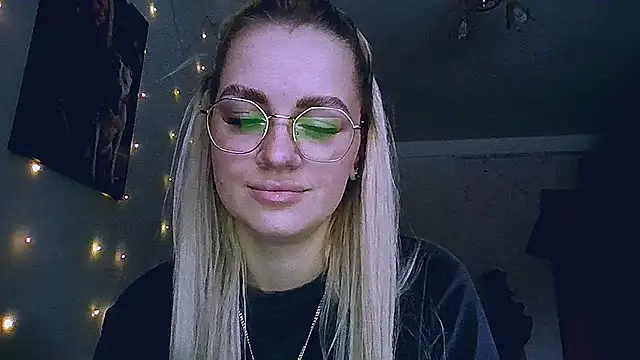 Snapshot of Whitehex666 chatting on 01-07-26, 11:04 Whitehex666 online show from 01-07-26, 11:04