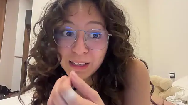 Alicatcua  online show from 05-18-26, 03:06