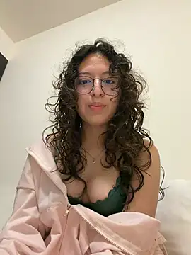 Alicatcua  online show from 02-06-26, 03:13