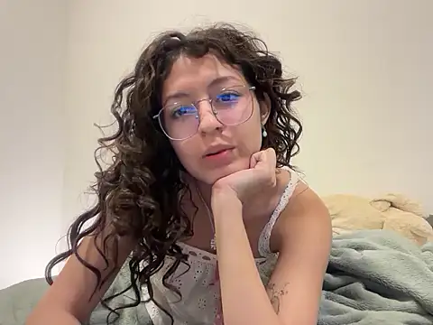 Alicatcua  online show from 05-20-26, 02:08