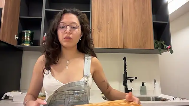 Snapshot of Alicatcua_ chatting on 07-09-26, 02:01 Alicatcua online show from 07-09-26, 02:01
