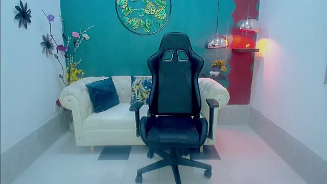 zahira1 online show from 12-13-25, 08:04