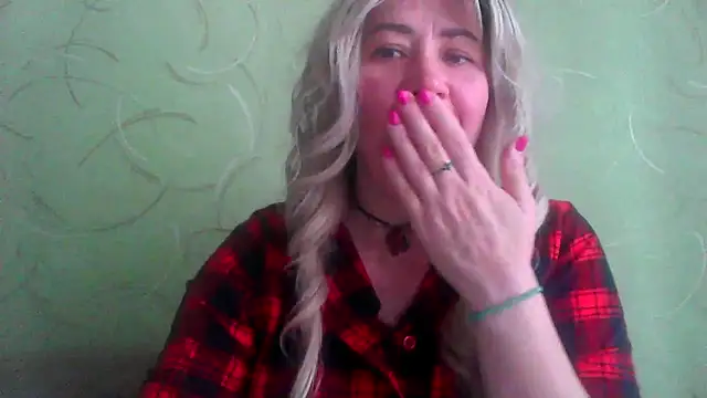 Snapshot of ClaireShannon chatting on 12-17-25, 09:47 ClaireShannon online show from 12-17-25, 09:47