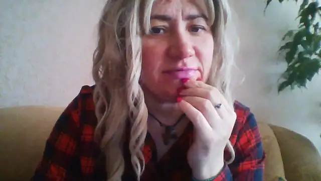 Snapshot of ClaireShannon chatting on 01-15-26, 01:14 ClaireShannon online show from 01-15-26, 01:14