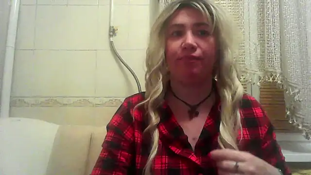 Snapshot of ClaireShannon chatting on 12-19-25, 05:37 ClaireShannon online show from 12-19-25, 05:37