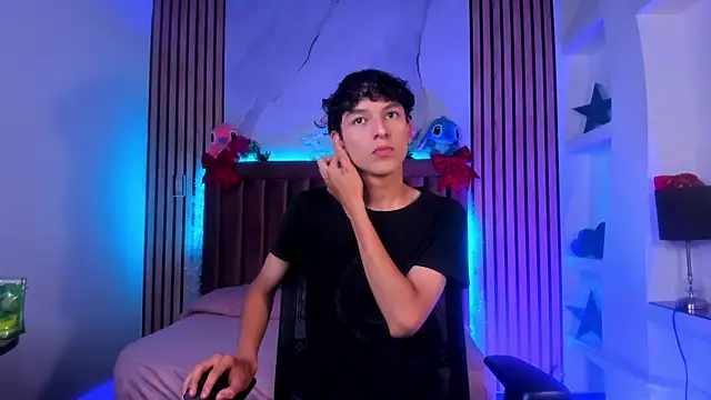 SthepanodiMonaco online show from 12-17-25, 07:52