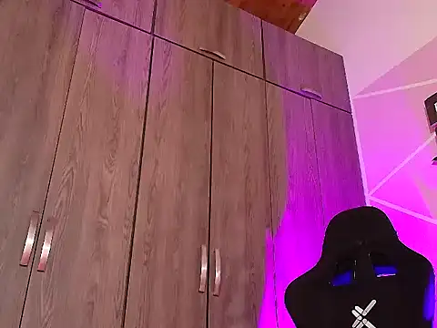 Doll Dollys  online show from 12-14-25, 03:35