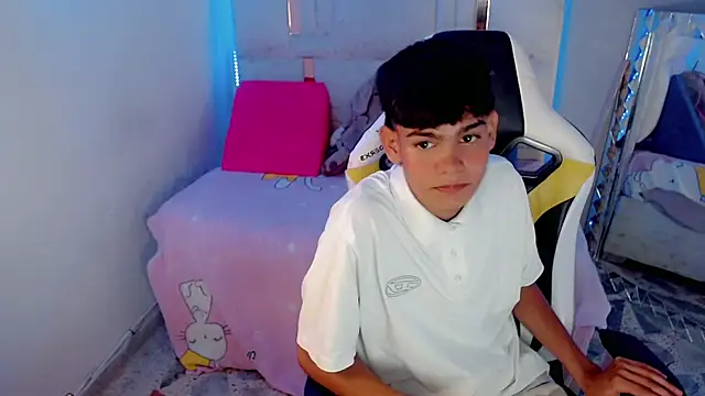 Snapshot of Lil_babyyy_ chatting on 02-21-26, 12:45 Lil babyyy online show from 02-21-26, 12:45