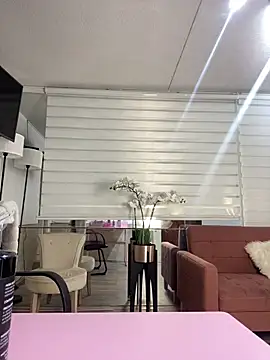 MiaScott Pink online show from 12-22-25, 06:19