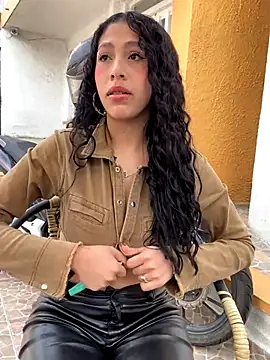 MiaScott Pink online show from 01-05-26, 05:27