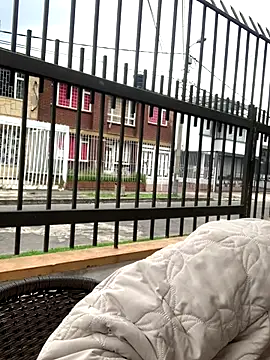 MiaScott Pink online show from 12-20-25, 06:22