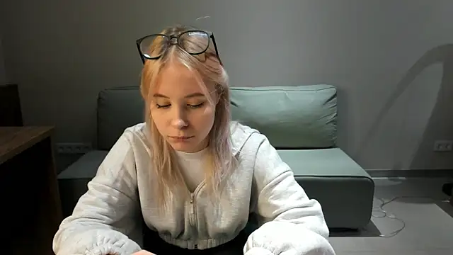 Snapshot of AunclreaVache chatting on 11-29-25, 10:15 AunclreaVache online show from 11-29-25, 10:15