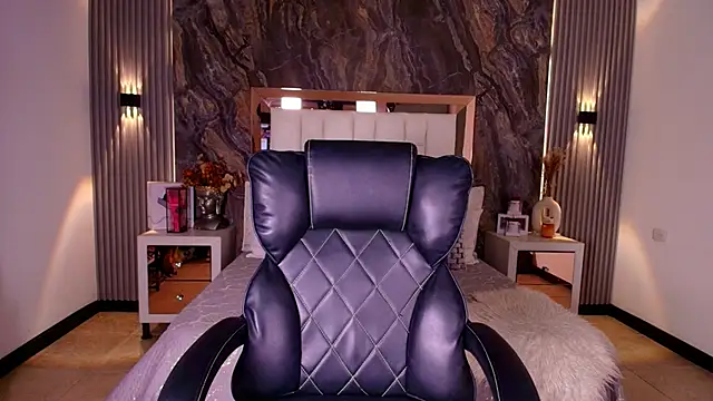 Caroline foster1 online show from 01-12-26, 12:12