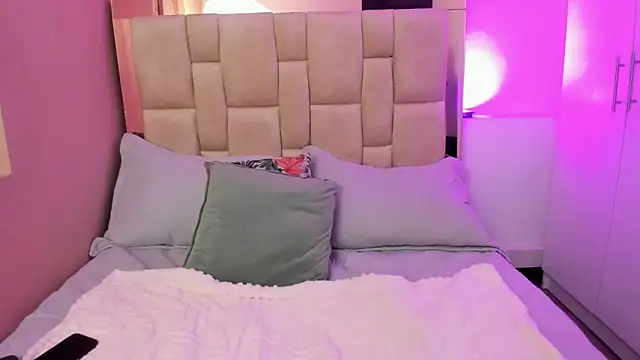 Nana  S online show from 12-14-25, 03:02