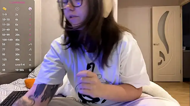 KerriMcbreen online show from 12-22-25, 03:06