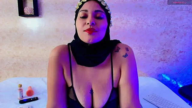 Snapshot of hafsa_ali chatting on 12-05-25, 12:37 hafsa ali online show from 12-05-25, 12:37