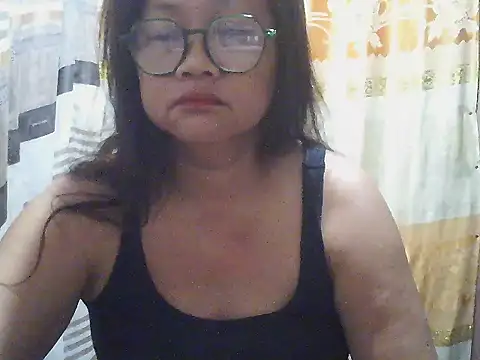 Snapshot of fireflower70 chatting on 06-04-26, 04:11 fireflower70 online show from 06-04-26, 04:11