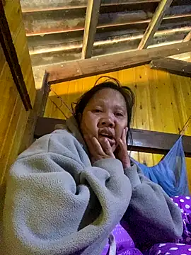 Snapshot of LeoPet2x chatting on 11-30-25, 02:12 LeoPet2x online show from 11-30-25, 02:12