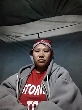 Snapshot of LeoPet2x chatting on 12-19-25, 10:50 LeoPet2x online show from 12-19-25, 10:50