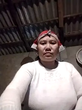 Snapshot of LeoPet2x chatting on 01-14-26, 04:10 LeoPet2x online show from 01-14-26, 04:10