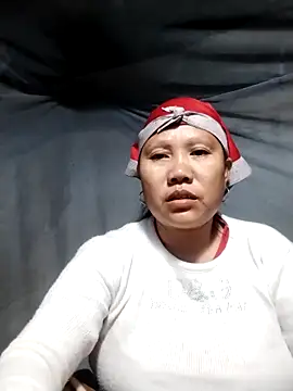 Snapshot of LeoPet2x chatting on 12-21-25, 11:27 LeoPet2x online show from 12-21-25, 11:27