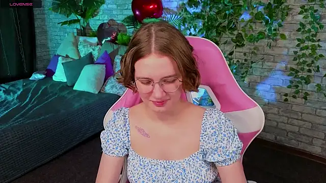 Mia Mooore online show from 02-12-26, 01:22