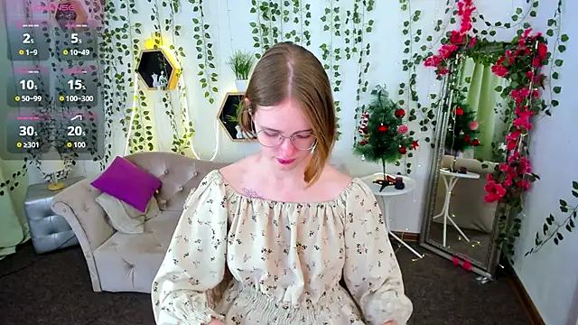 Mia Mooore online show from 12-14-25, 01:39