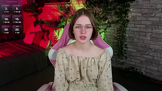 Mia Mooore online show from 01-13-26, 01:26