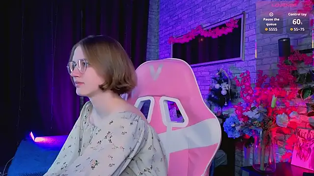 Mia Mooore online show from 12-21-25, 01:46